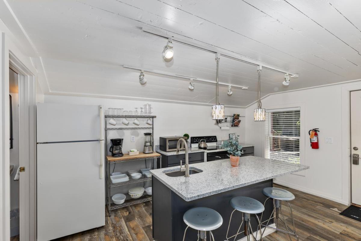 Hummingbird Apartment Saugatuck Exterior photo